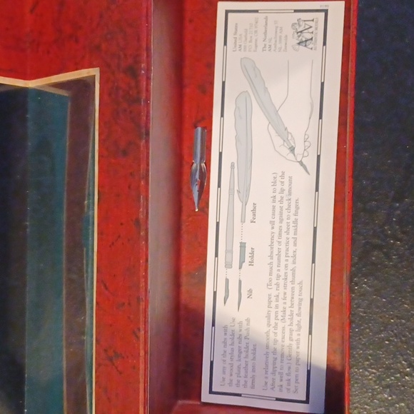 Authentic Models Feather Pen Set - Picture 6 of 6